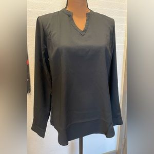 Elizabeth & Clarke. Long sleeve woven top. Size 4. NWOT